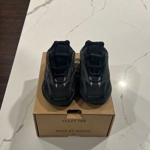 Yeezy 700 V3 Infant Alvah Originals
